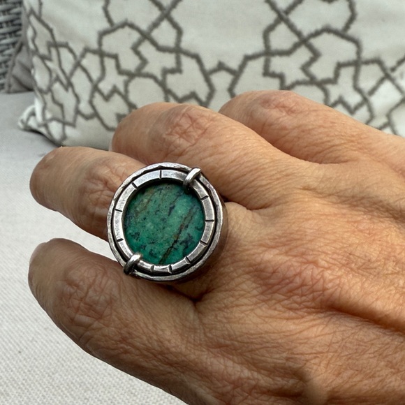 Silver and Green Stone Ring - Picture 7 of 10